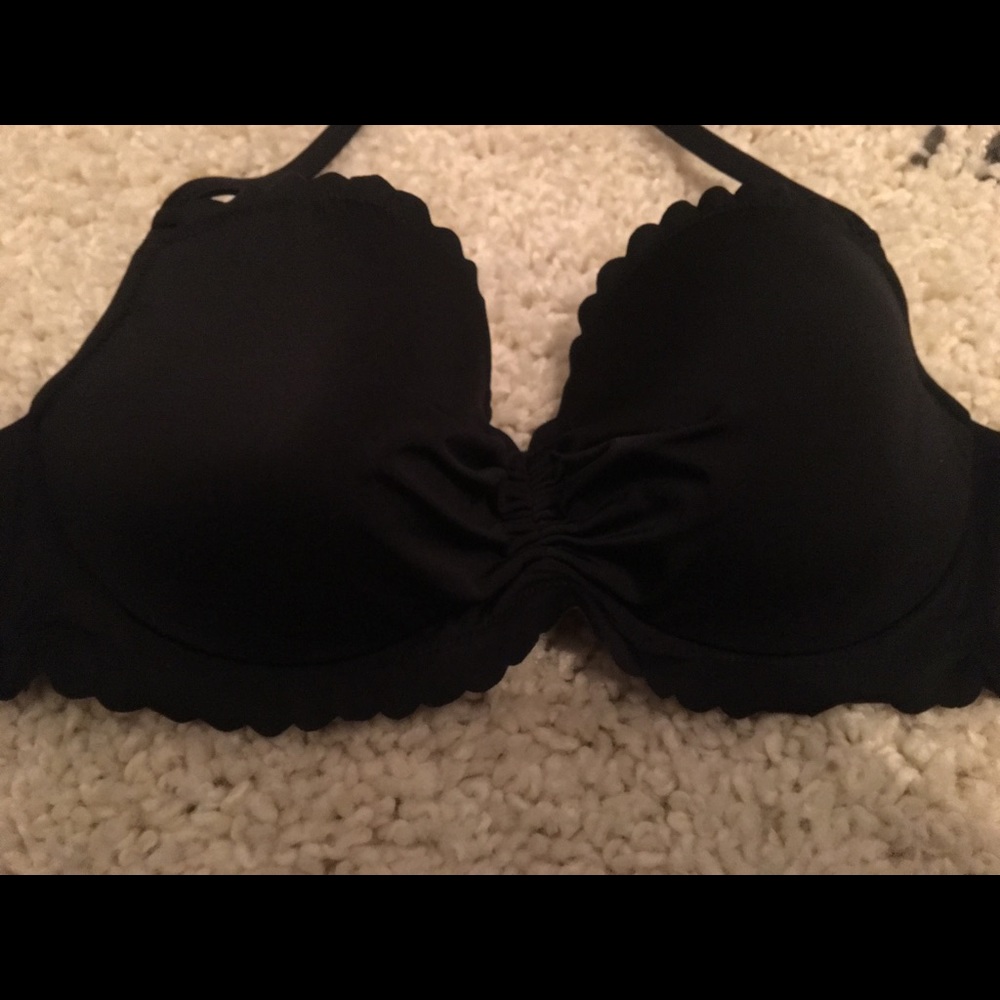 NWOT 32DD Victoria’s Secret Bikini Top.